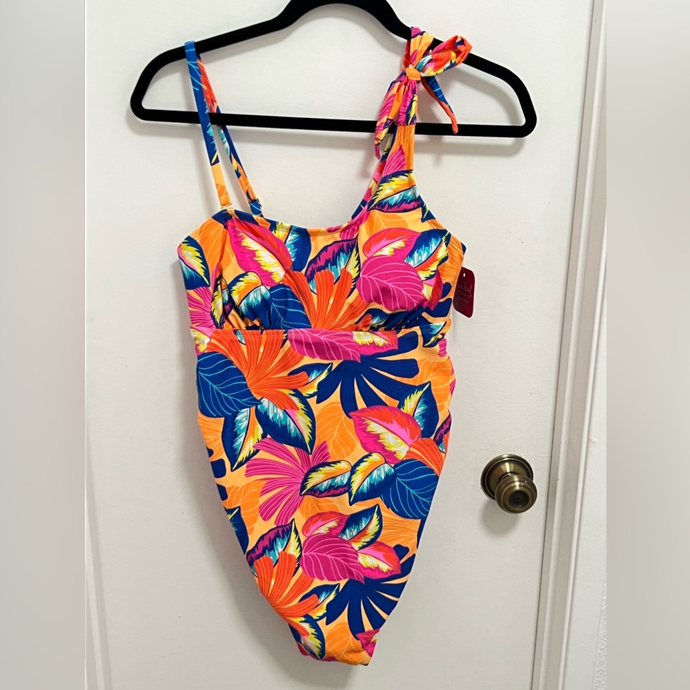NWT Ingrid & Isabel  Maternity Swimsuit